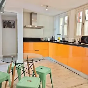 Street Cathedral Apartment